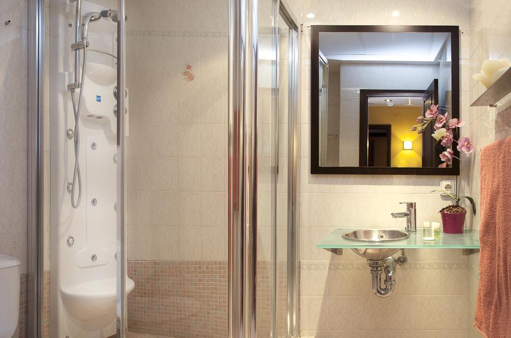 Apartamentos Parot Quality Santa Eularia des Riu Rom bilde