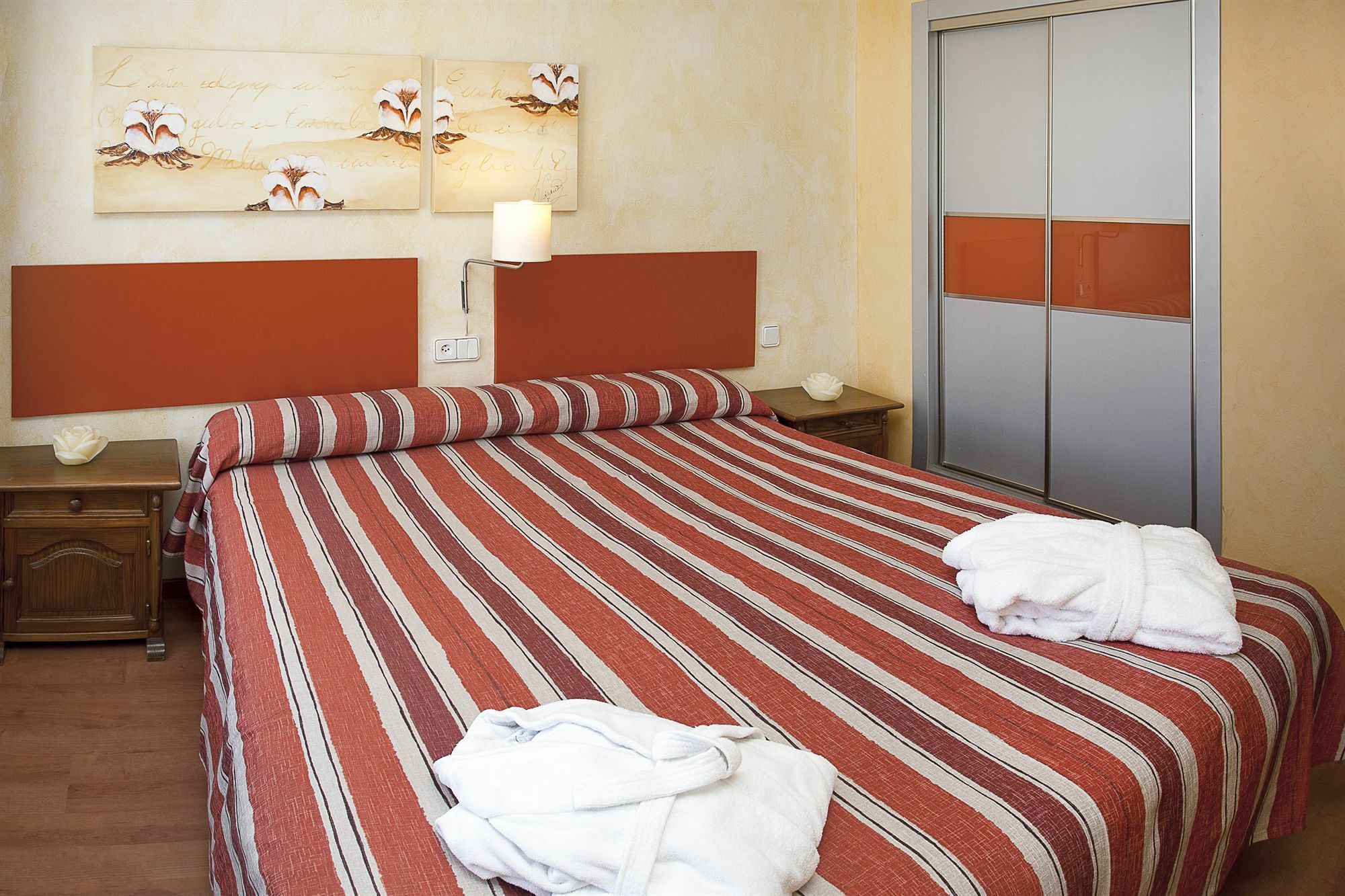 Apartamentos Parot Quality Santa Eularia des Riu Eksteriør bilde